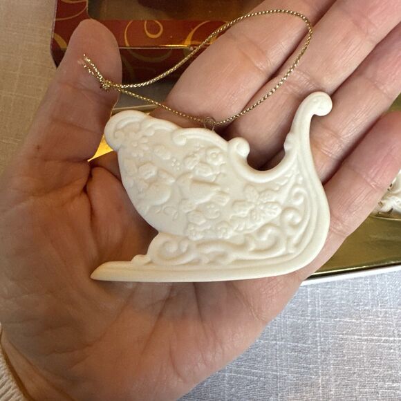 Avon Exclusive 2001 Set of 3 Bisque Porcelain Ornaments/24K Gold Accent - Picture 4 of 10